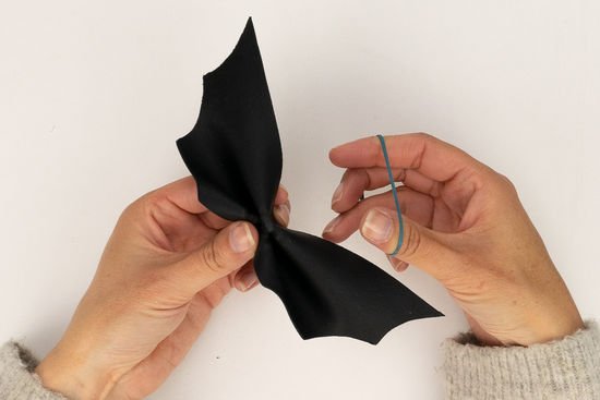 ComprarFimo.pt Tutorial Fimo Leather Effect Bowtie Halloween Bat_11